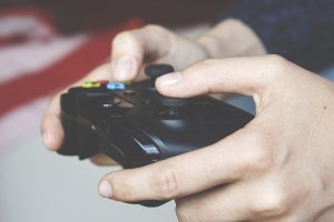 Free hand holding gaming console